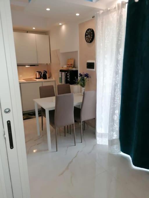 Fiumicino Aeroporto Casa Vacanze Iris Екстер'єр фото