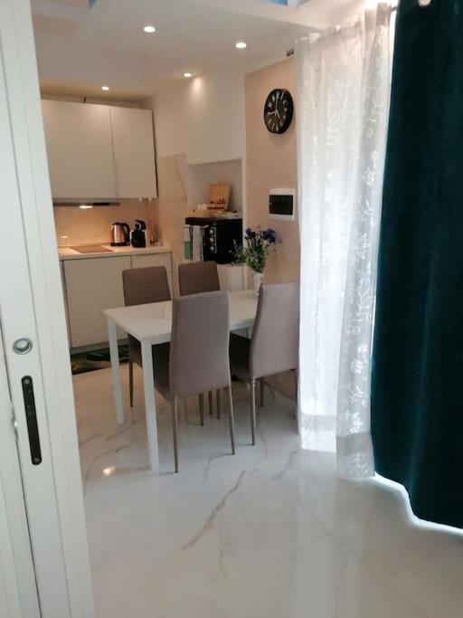 Fiumicino Aeroporto Casa Vacanze Iris Екстер'єр фото